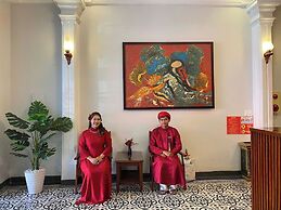 Jade Hotel