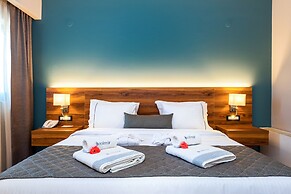 Solimar Aquamarine Resort