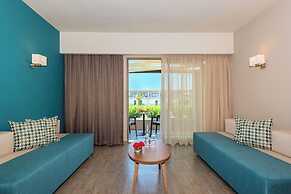 Solimar Aquamarine Resort