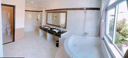 Boulevard Hotel