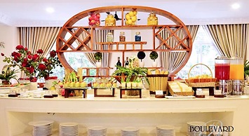 Boulevard Hotel