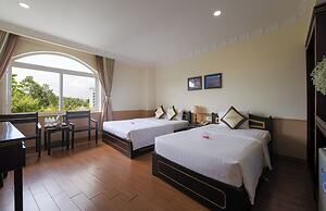 Boulevard Hotel