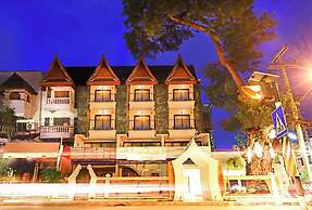 Big Tree Old Town Hotel
