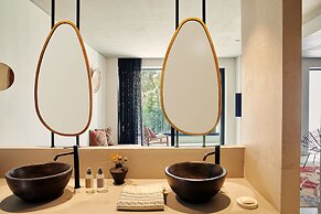 The Syntopia Hotel