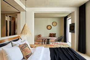 The Syntopia Hotel