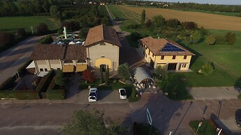 Ca' del Rio Resort