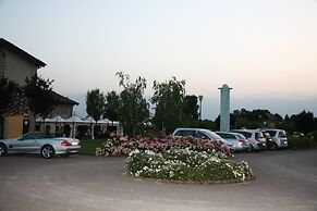 Ca' del Rio Resort