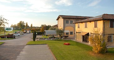 Ca' del Rio Resort