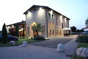 Ca' del Rio Resort