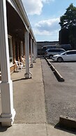 Traveller's Choice Motel