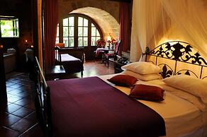 S. Nikolis Historic Boutique Hotel