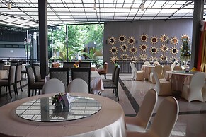 Prelude Hotel