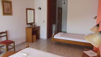Hotel Papagalos