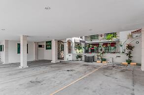 Boca Inn Hotel & Suites