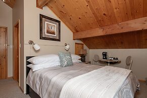 Mount Robson Mountain River Lodge