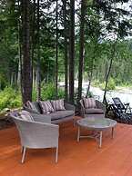 Mount Robson Mountain River Lodge