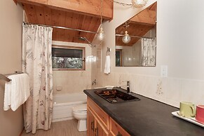 Mount Robson Mountain River Lodge