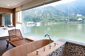 Lakeside Resort Hotel