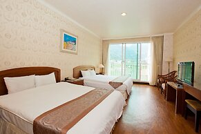 Lakeside Resort Hotel