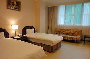 Lakeside Resort Hotel