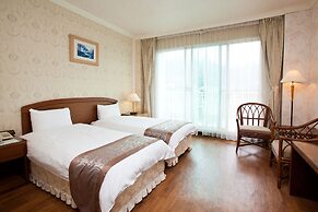 Lakeside Resort Hotel