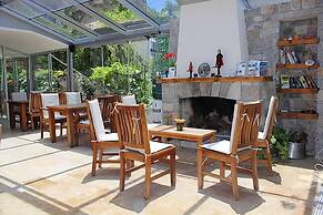 Vira Hotel & Suites