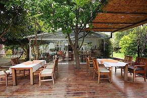 Vira Hotel & Suites