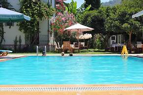 Vira Hotel & Suites