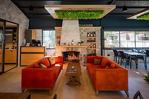 Vira Hotel & Suites