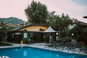 Vira Hotel & Suites