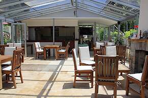 Vira Hotel & Suites
