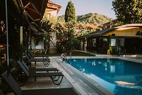 Vira Hotel & Suites