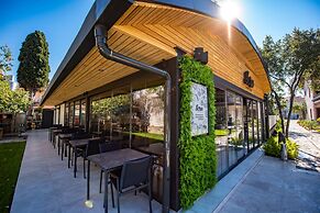 Vira Hotel & Suites