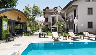 Vira Hotel & Suites