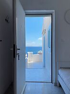 Blue Dolphin Studios & Apartment