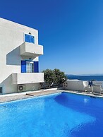 Blue Dolphin Studios & Apartment