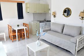 Blue Dolphin Studios & Apartment