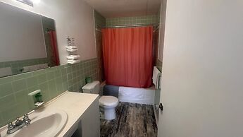 Colonial Motel
