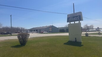 Colonial Motel