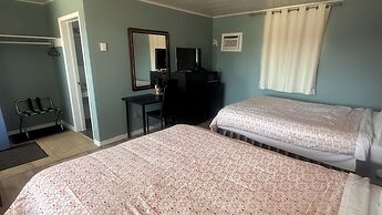 Colonial Motel