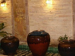 Rambuttri House