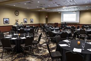 ClubHouse Hotel & Suites - Fargo