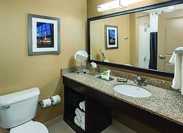 ClubHouse Hotel & Suites - Fargo