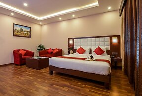 Akshaya Aura