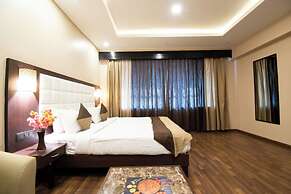 Akshaya Aura
