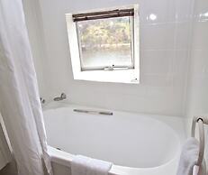 Oaks Lake Crackenback Resort