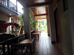 Lao Lu Lodge