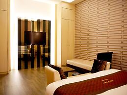 Moonshy Boutique Motel
