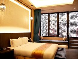 Moonshy Boutique Motel