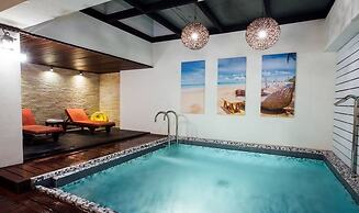 Moonshy Boutique Motel